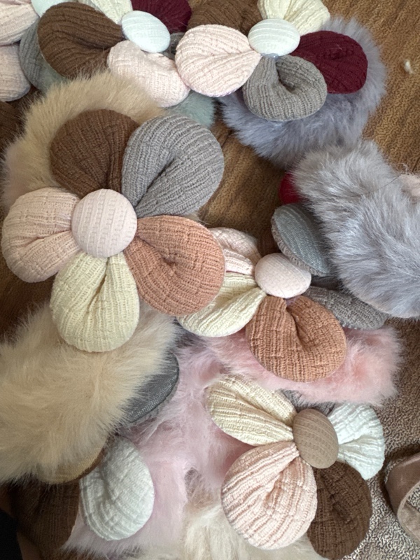 Scrunchie Bulu Bunga