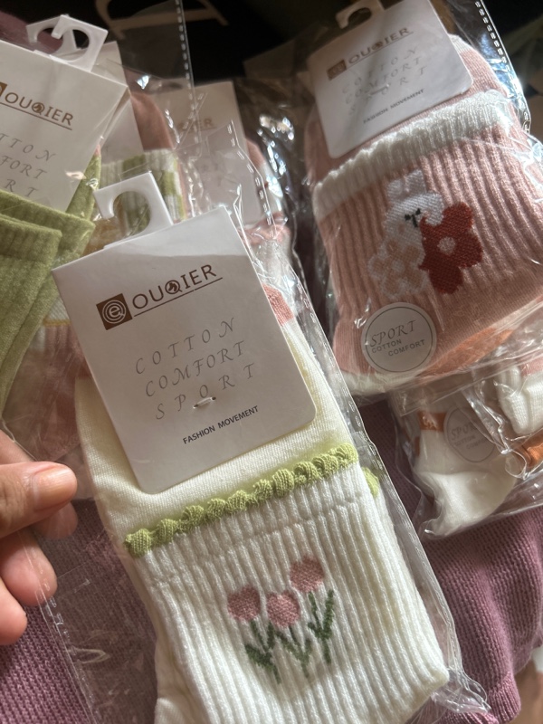 Kaos Kaki Cute Atas Mata Kaki