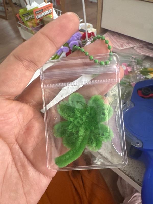 Gantungan Clover Kawat