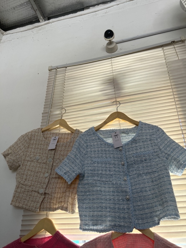 Tweed Lengan Pendek