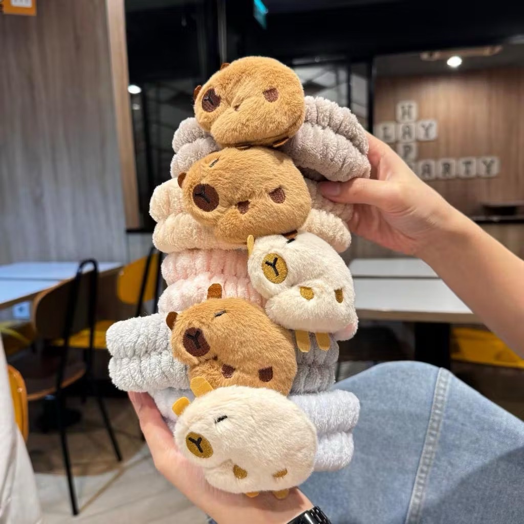 Bandana Capybara Bulu